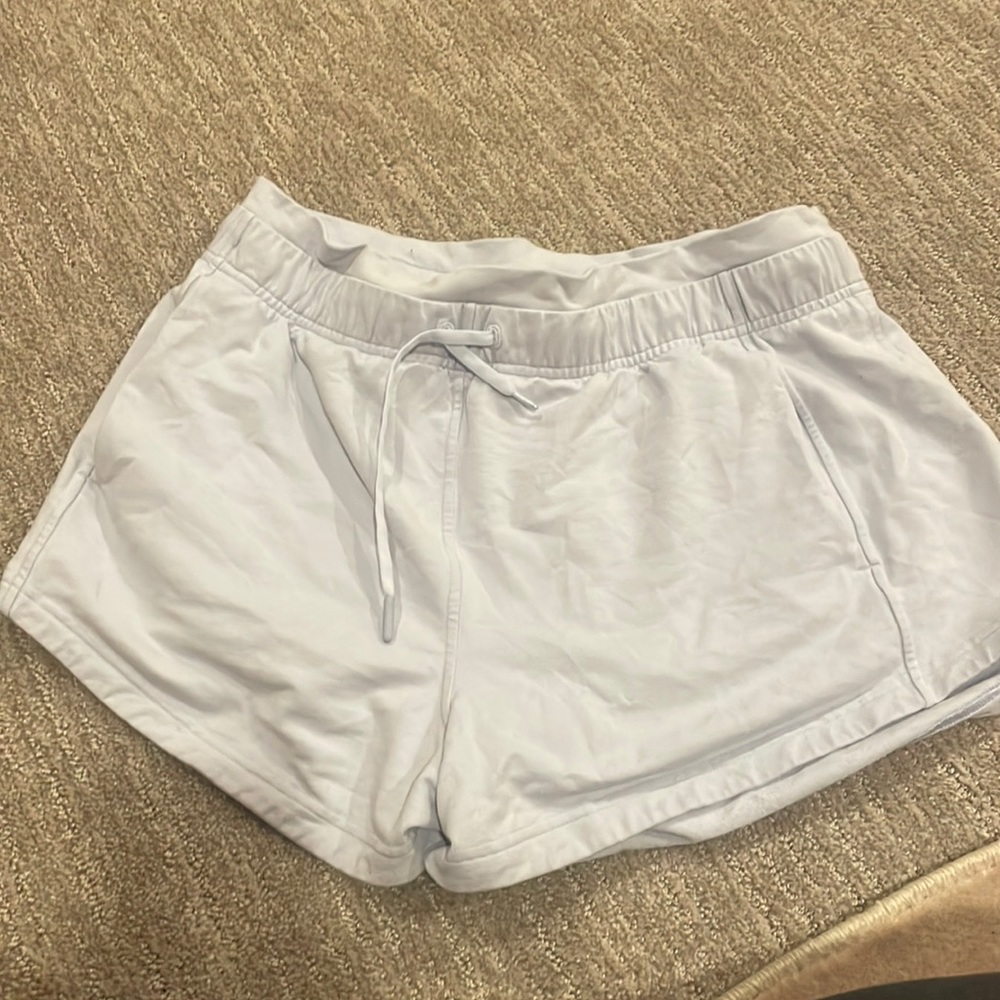 lulu lemon inner glow short